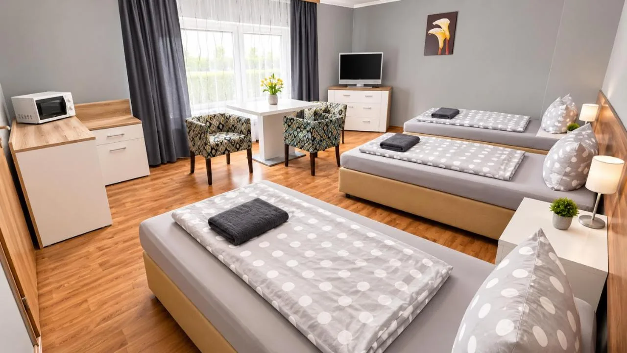 Apartment mit Betten, Essplatz und eigener Küchenzeile in Blomberg